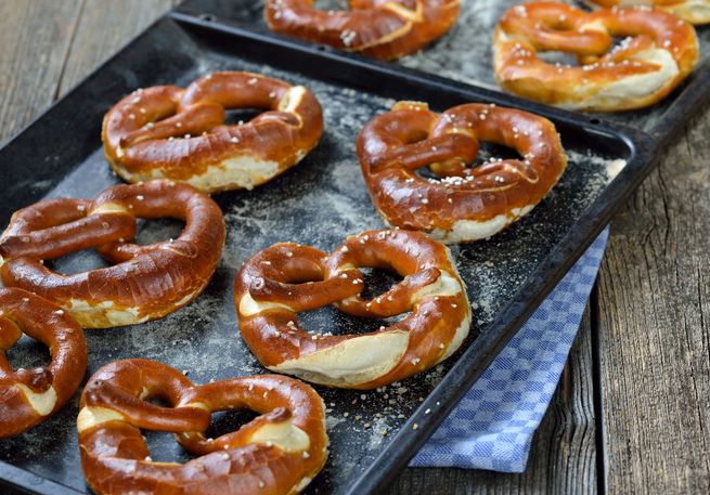 Brezel frisch aus dem Backofen