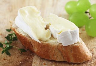 Weichkäse auf Baguette