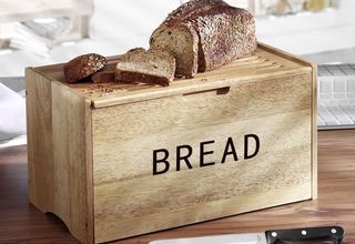 Brot auf einem Brotkasten