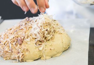 Schritt für Schritt entsteht das Heimatbrot.