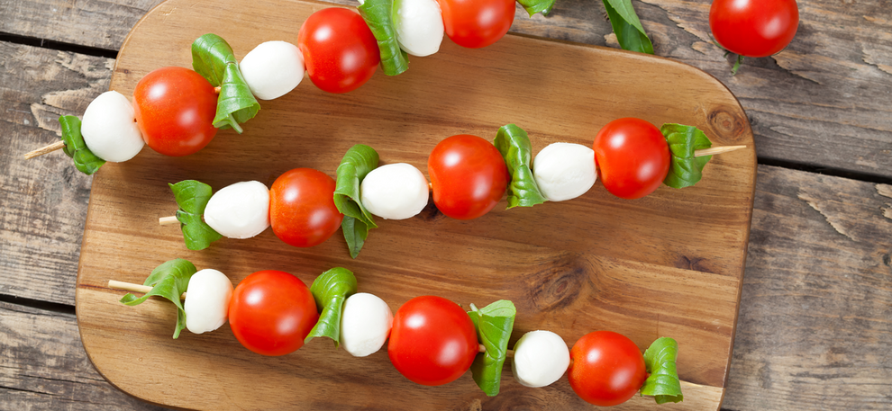 Spieße mit Tomaten und Mozzarella