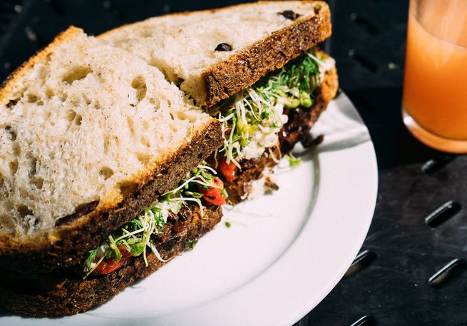 Belegtes Brot mit Sprossen