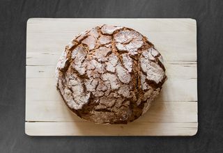 Brot auf Holzbrett