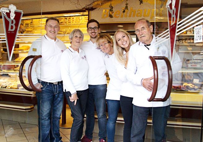 Familie Breithaupt Gruppenfoto in Bäckerei