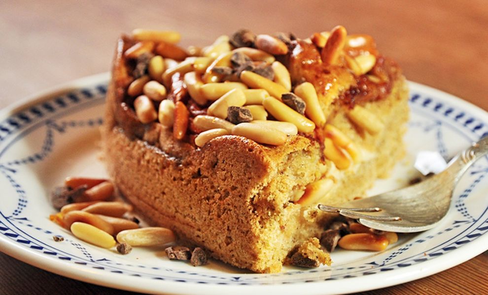 Italienischer Brotkuchen mit Pinienkernen