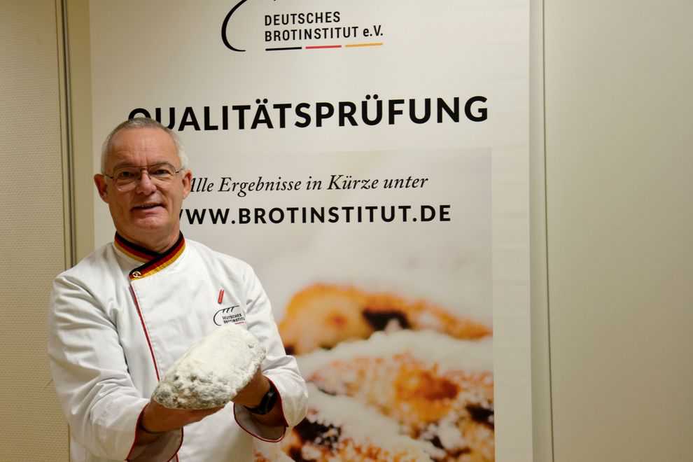 Michael Isensee präsentiert Stollen